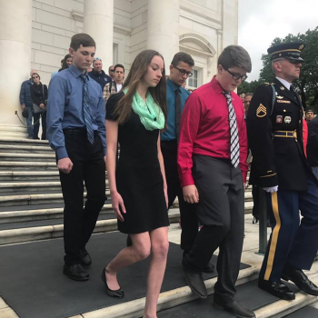 BMS students make their way to the Tomb of the Unknowns